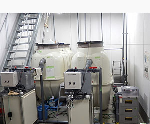 写真1　恒温室内に設置された浄化槽の例